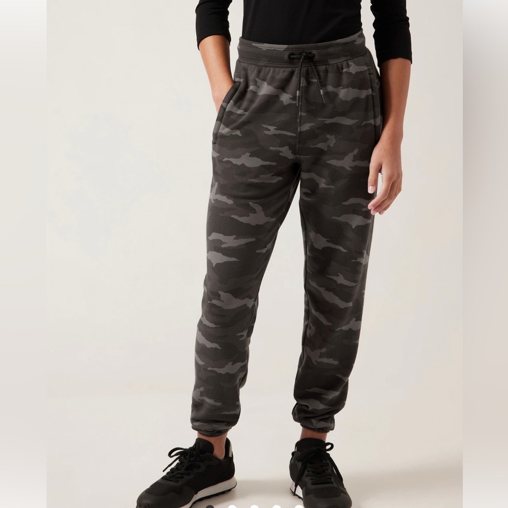 Athleta Girls Camo warm up joggers